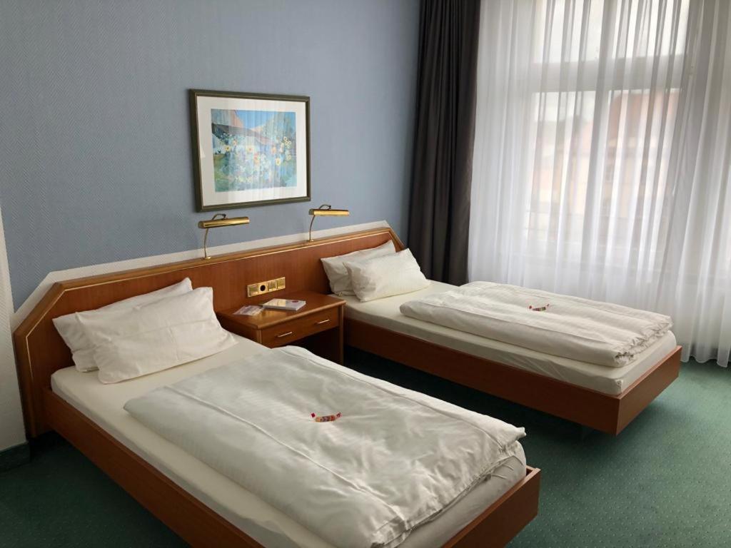 Hotel Kaiserhof Fürstenwalde Esterno foto