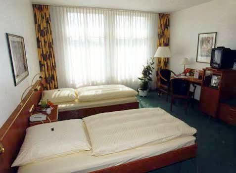 Hotel Kaiserhof Fürstenwalde Esterno foto